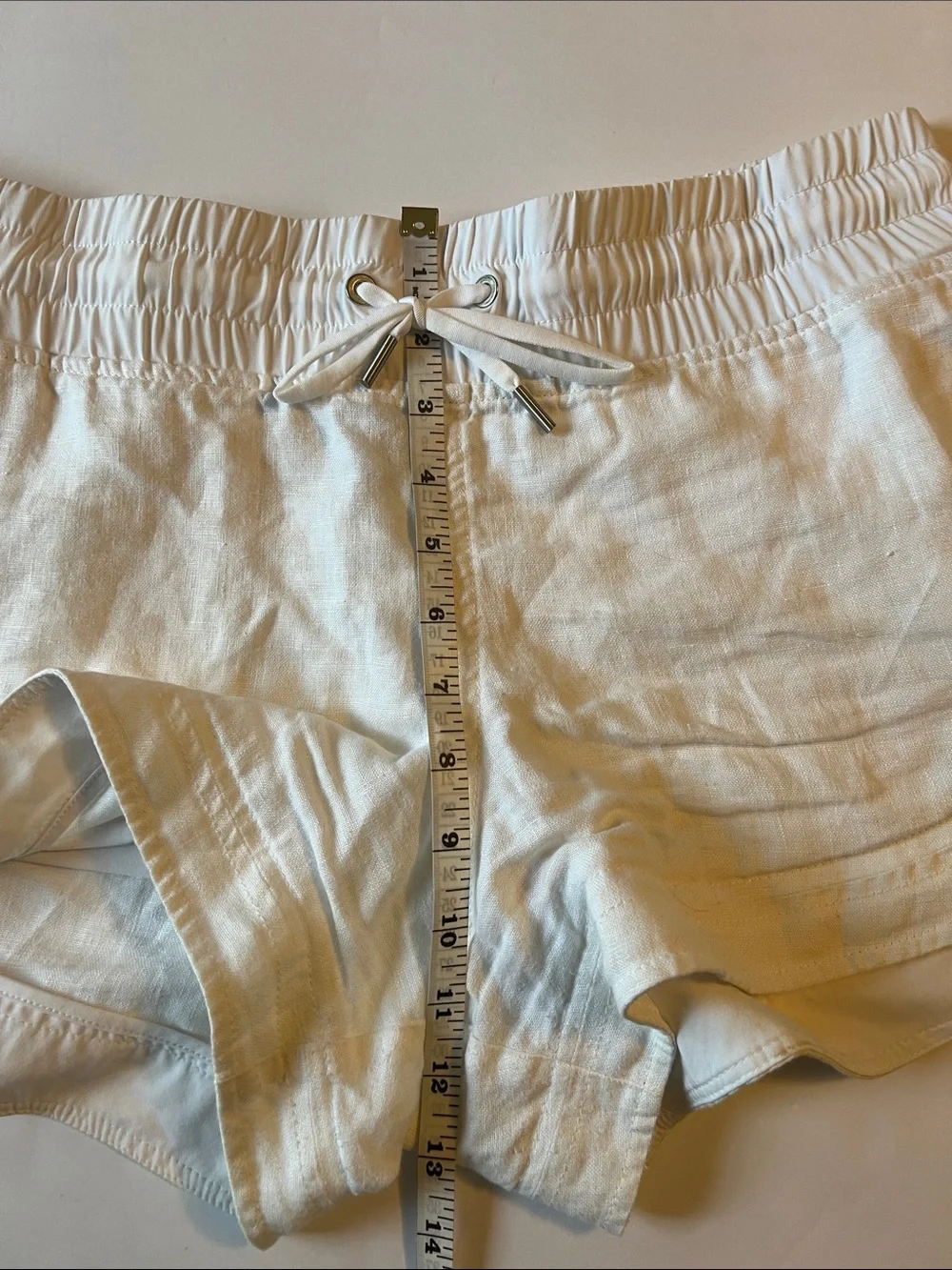 Athleta Women’s 100% Linen 4 inch shorts Beige Size 8 Sporty Lightweight Lounge - Picture 7 of 10